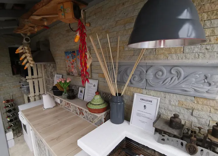 Pauls Hexenhaus Wohnung Hexe Mit Fahrrad Garage Und Innenhof Fuer Motorraeder
